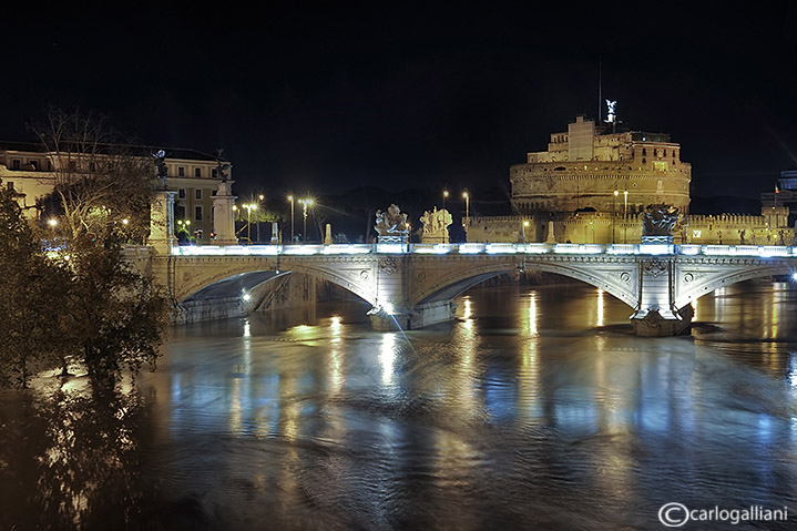 Roma by night